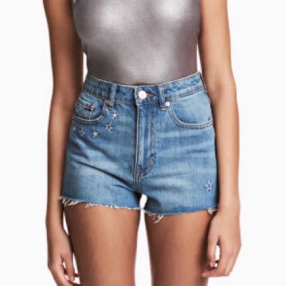 H&M x coachella star print Jean shorts - Picture 2 of 8